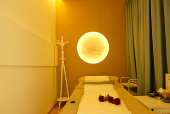 青岛市南日式指压的寂静美学：在按压中听见雪落的声音